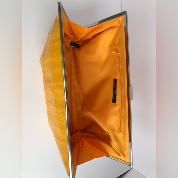 Yellow clutch with frame - Picture 5 of 6